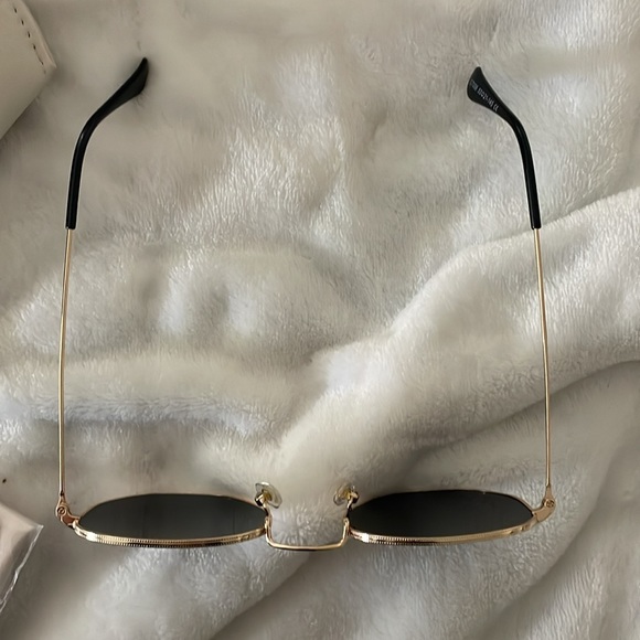 Ambassador shades, dark lens with gold frame sunglasses new - Picture 3 of 3